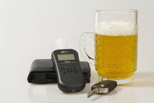 Jak działa alkomat świeczka – odkryj tajniki pomiaru alkoholu