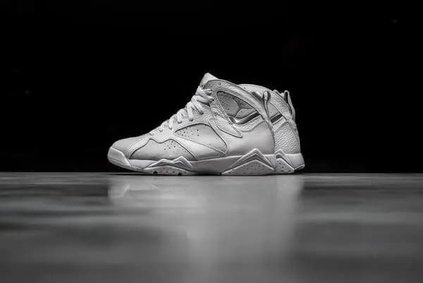 Air Jordan 7 Retro Platinum - Cechy, ceny i dostępność butów