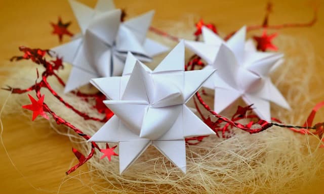 Jak zrobić ozdoby choinkowe z papieru 3D - proste i efektowne pomysły